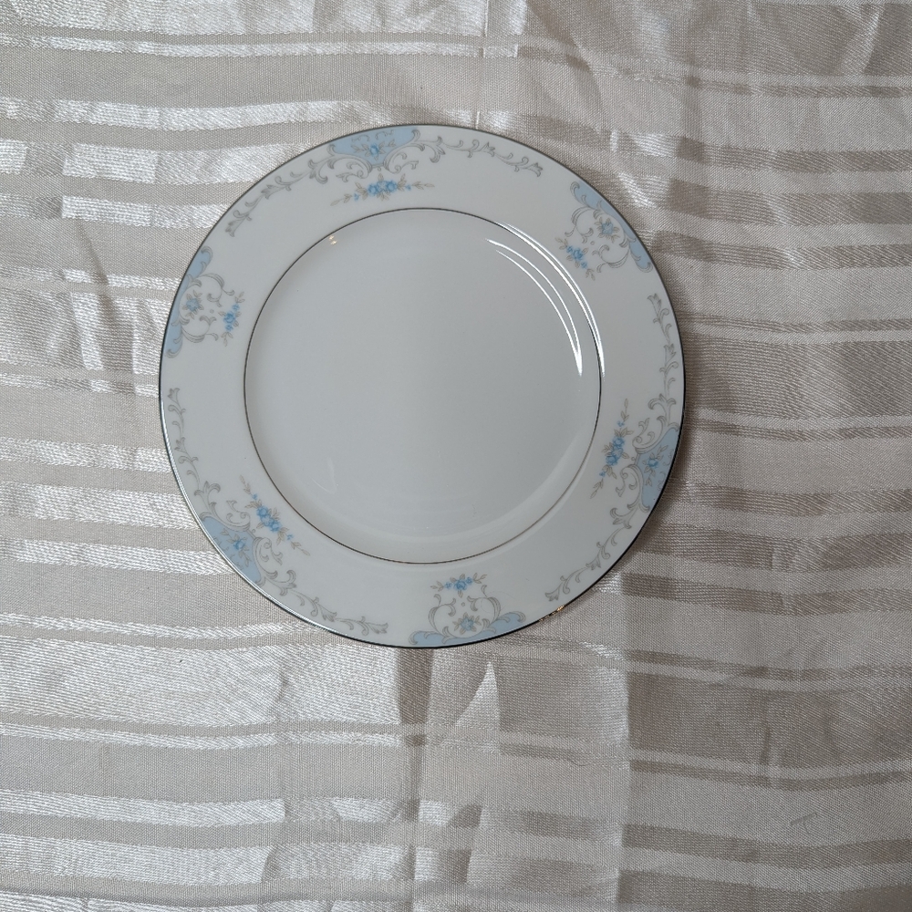 Vintage Bread Plate 6-1/2 inch Fashion Royale Heirloom Bone China Japan MCMThe